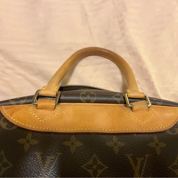 Louis Vuitton Deauville Bag-- excellent condition - Picture 9 of 13